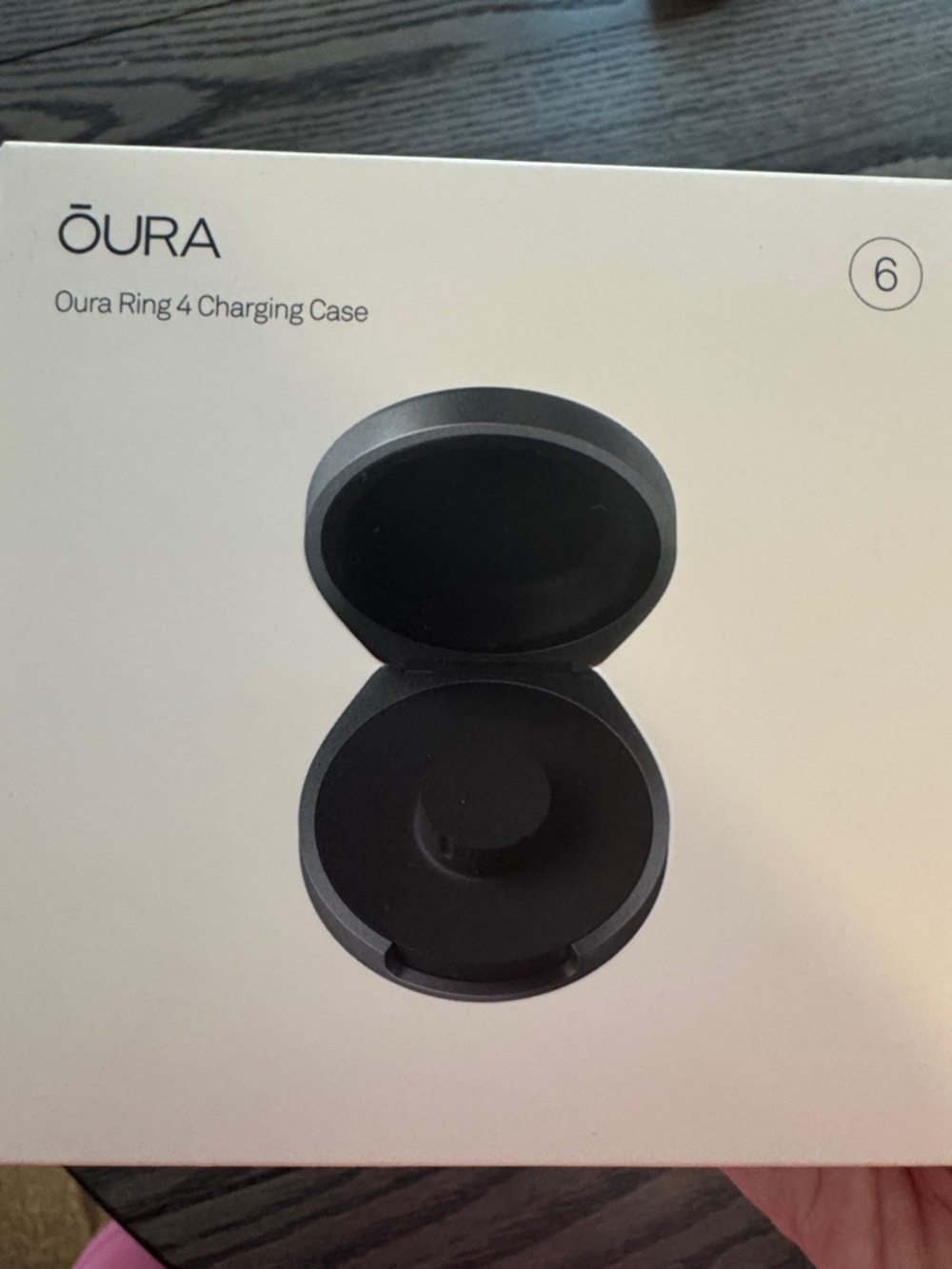 Oura Ring 4 Charging Case in Black size 6